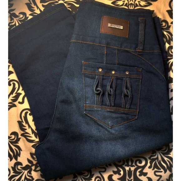 Diva Star Push Up Denim Blue Jeans Capris High Waist Whiskering NWT Size 13 - Picture 2 of 11